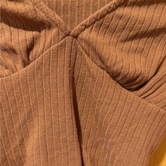 Altar'd State crop tops “Find Your Bow Cropped Open Back Tank," size S - Picture 3 of 9